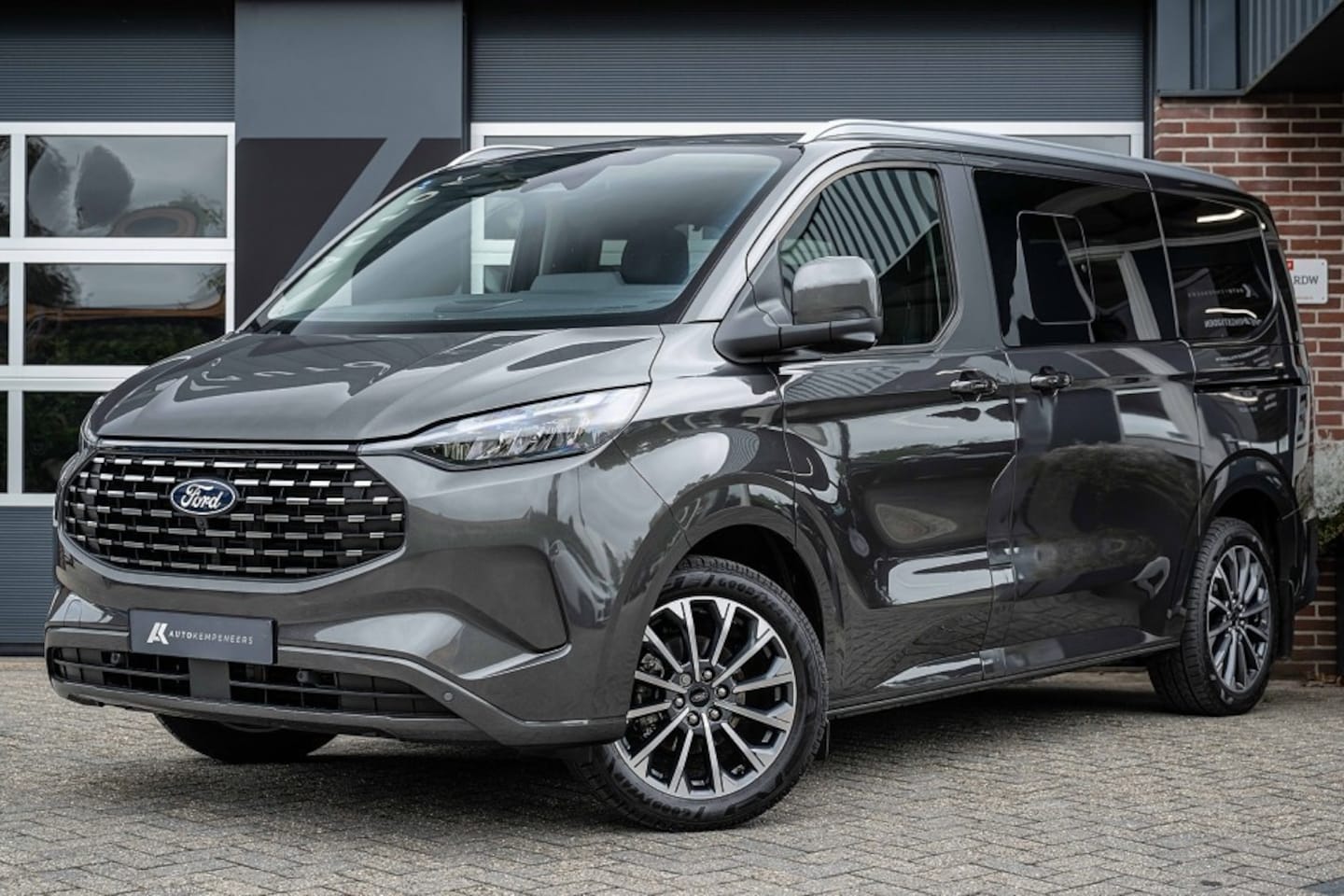 Ford Tourneo Connect - Tourneo Custom 2.5 Titanium X | Panorama | 360° | B&O | Trekhaak | Elek. schuifdeuren | Ad - AutoWereld.nl