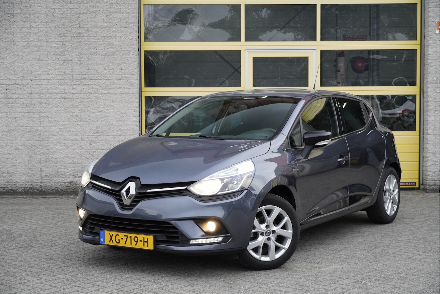 Renault Clio - 0.9 TCe 5drs Limited BJ2019 Lmv 16" | Led | Pdc | Navi | Keyless entry | Airco | Cruise co - AutoWereld.nl