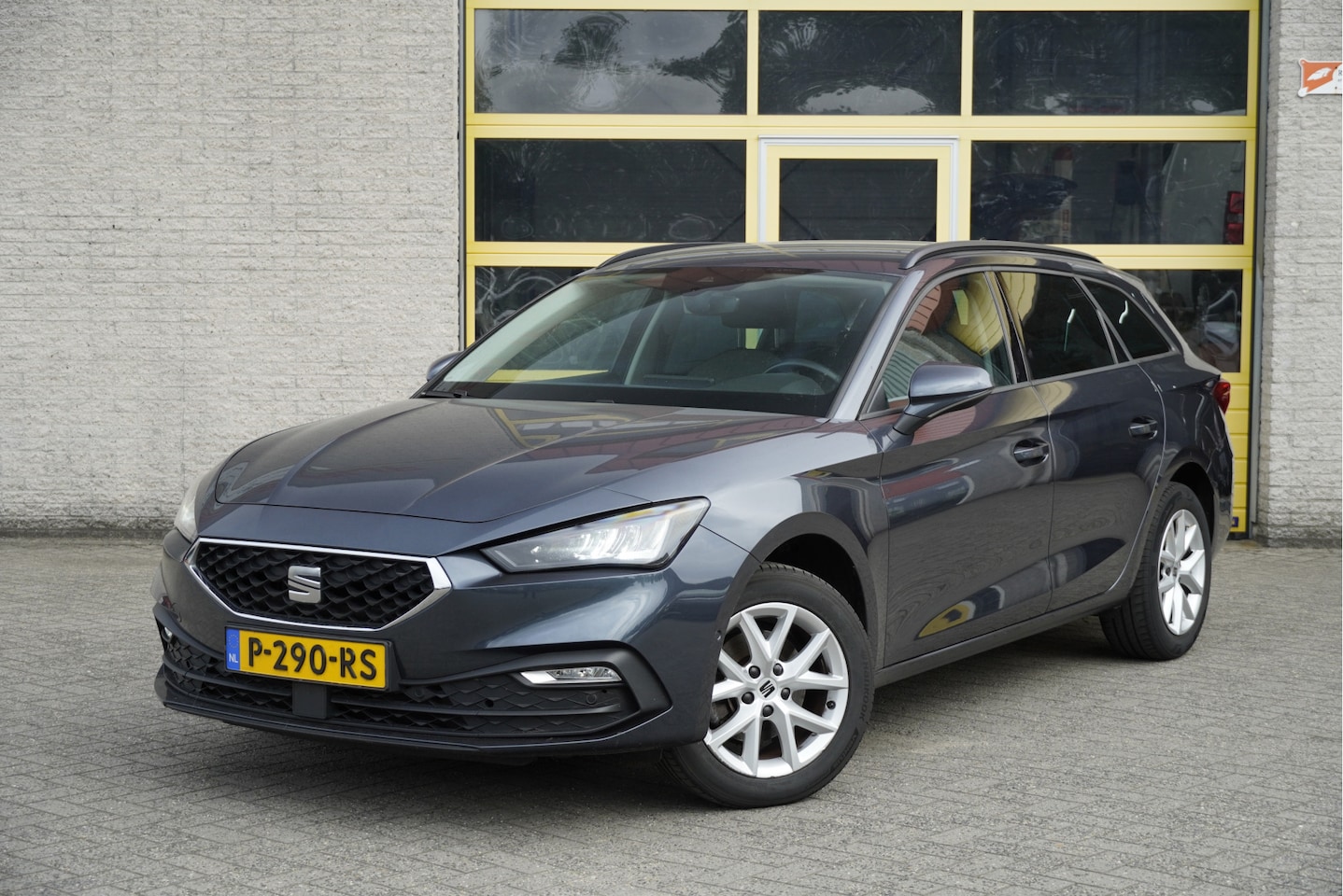 SEAT Leon Sportstourer - 1.0 TSI Style Business Intense BJ2022 Lmv 16" | Led V+A | Pdc | Navi | Achteruitrijcamera - AutoWereld.nl
