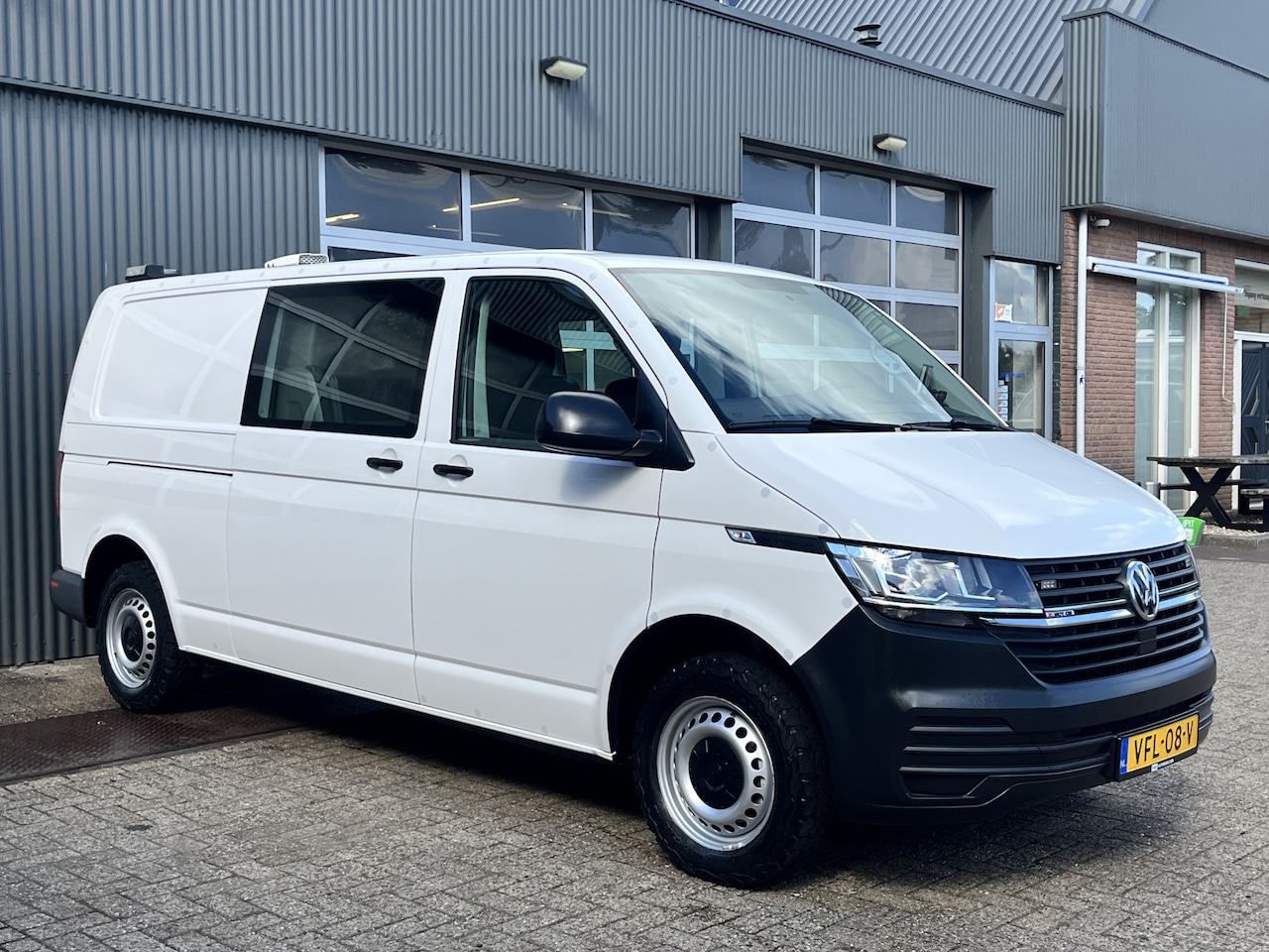 Volkswagen Transporter - 2.0 TDI L2H1 DC 4Motion 4x4 Airco Cruise controle Telefoonverbinding Camera Stuurwielbedie - AutoWereld.nl
