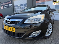 Opel Astra - 1.4 Turbo Anniversary Edition van 2de Eigenaar in 5 drs met parkeersensoren en navigatie e