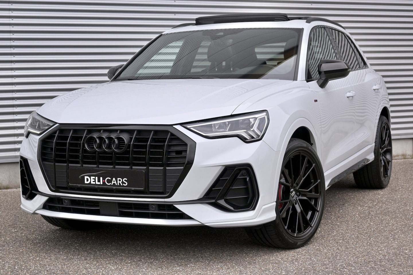 Audi Q3 - 35 TFSI S-Line edition Trekhaak | Apple-carplay | Virtual | Pano - AutoWereld.nl