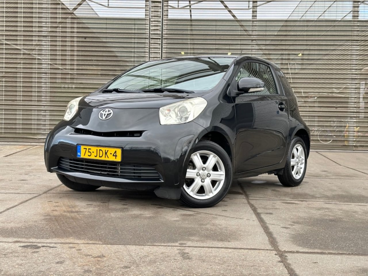Toyota iQ - 1.0 VVTI COMFORT AIRCO/LM VELGEN !! APK 11-5-2026 !! - AutoWereld.nl