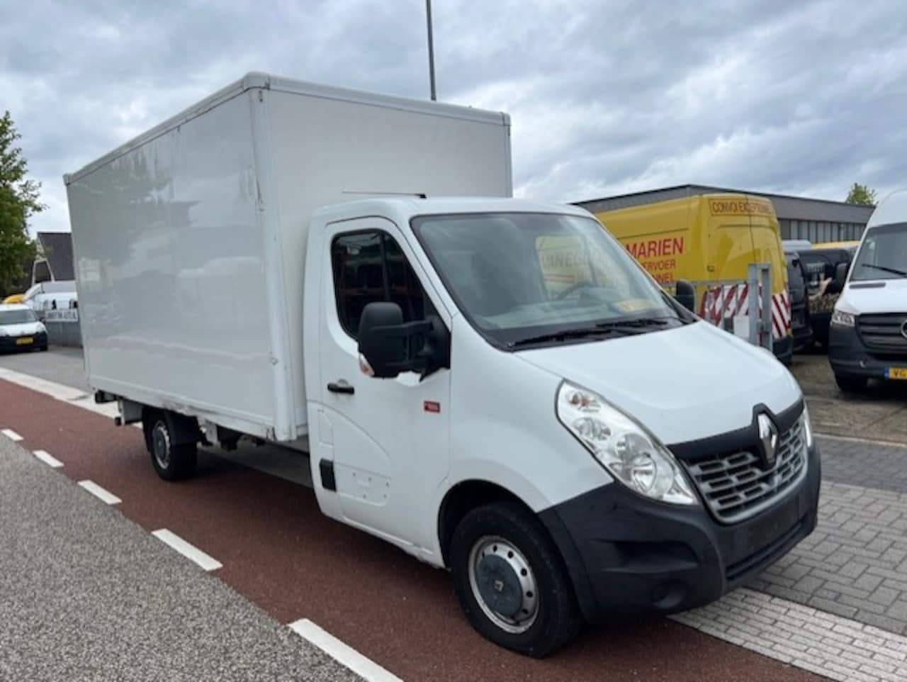 Renault Master - T35 2.3 dCi 120KW KOFFER LAADKLEP LBW KLIMA - AutoWereld.nl