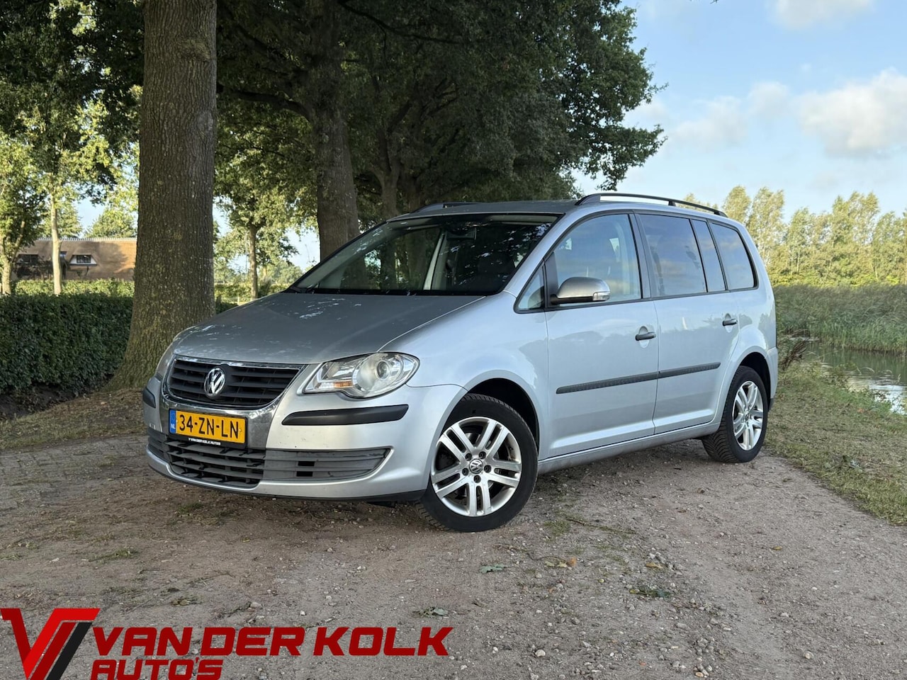 Volkswagen Touran - 1.4 TSI Comfortline Business Carplay Cruise Airco Lichtmetaal Trekhaak - AutoWereld.nl