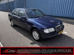 Mercedes-Benz C-klasse - 180 Classic Auto loopt warm is voor de export, Schuifdak, Radio, Trekhaak Bij de verkoop v