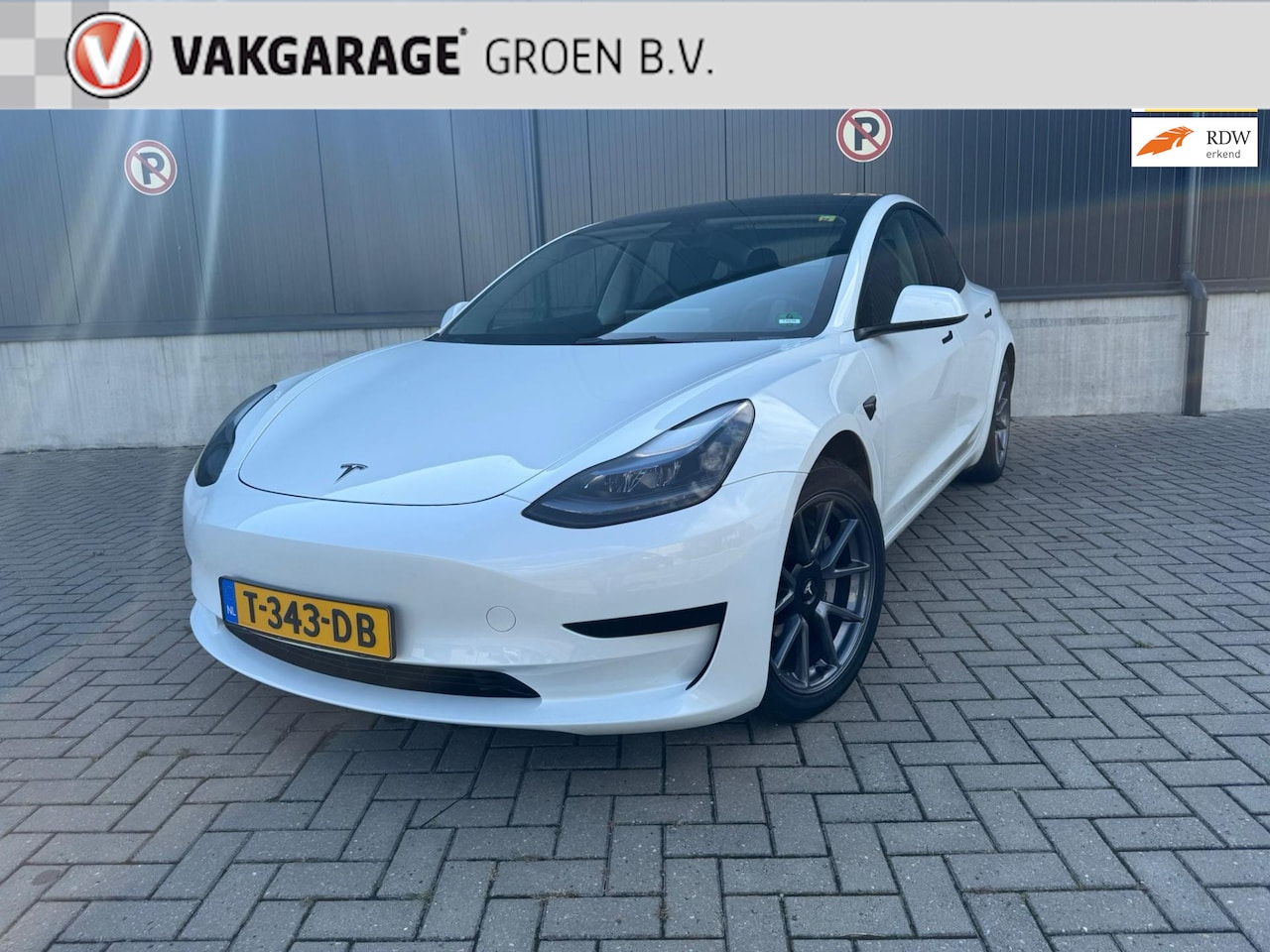 Tesla Model 3 - Standard RWD Plus 60 kWh / auto pilot / l.m. velgen / pano dak - AutoWereld.nl