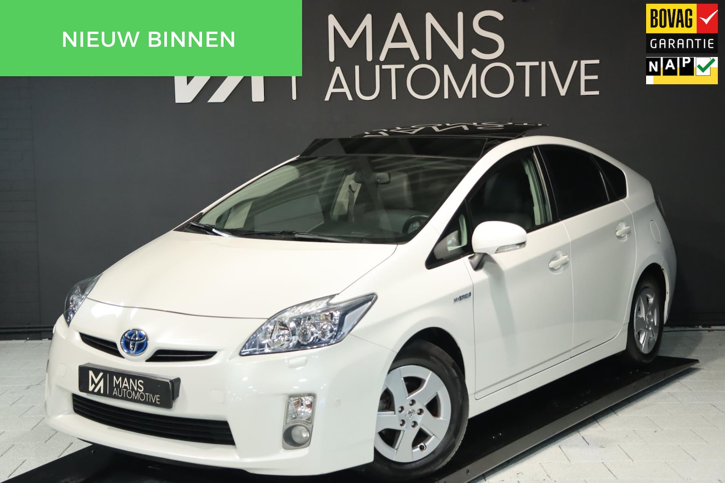 Toyota Prius - 1.8 Executive / PANO / HUD / LEDER / CAMERA / PDC / GROTE BEURT - AutoWereld.nl