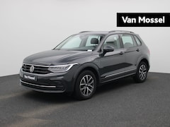 Volkswagen Tiguan - 1.4 TSI eHybrid Life | 245 PK | Automaat | Trekhaak | Verwarmbaar Stuurwiel | Digital Cock