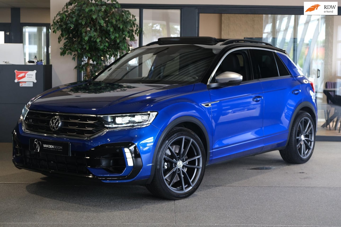Volkswagen T-Roc - 2.0 TSI R 4Motion 300PK Pano Akra Leder Led Keyless Cam - AutoWereld.nl