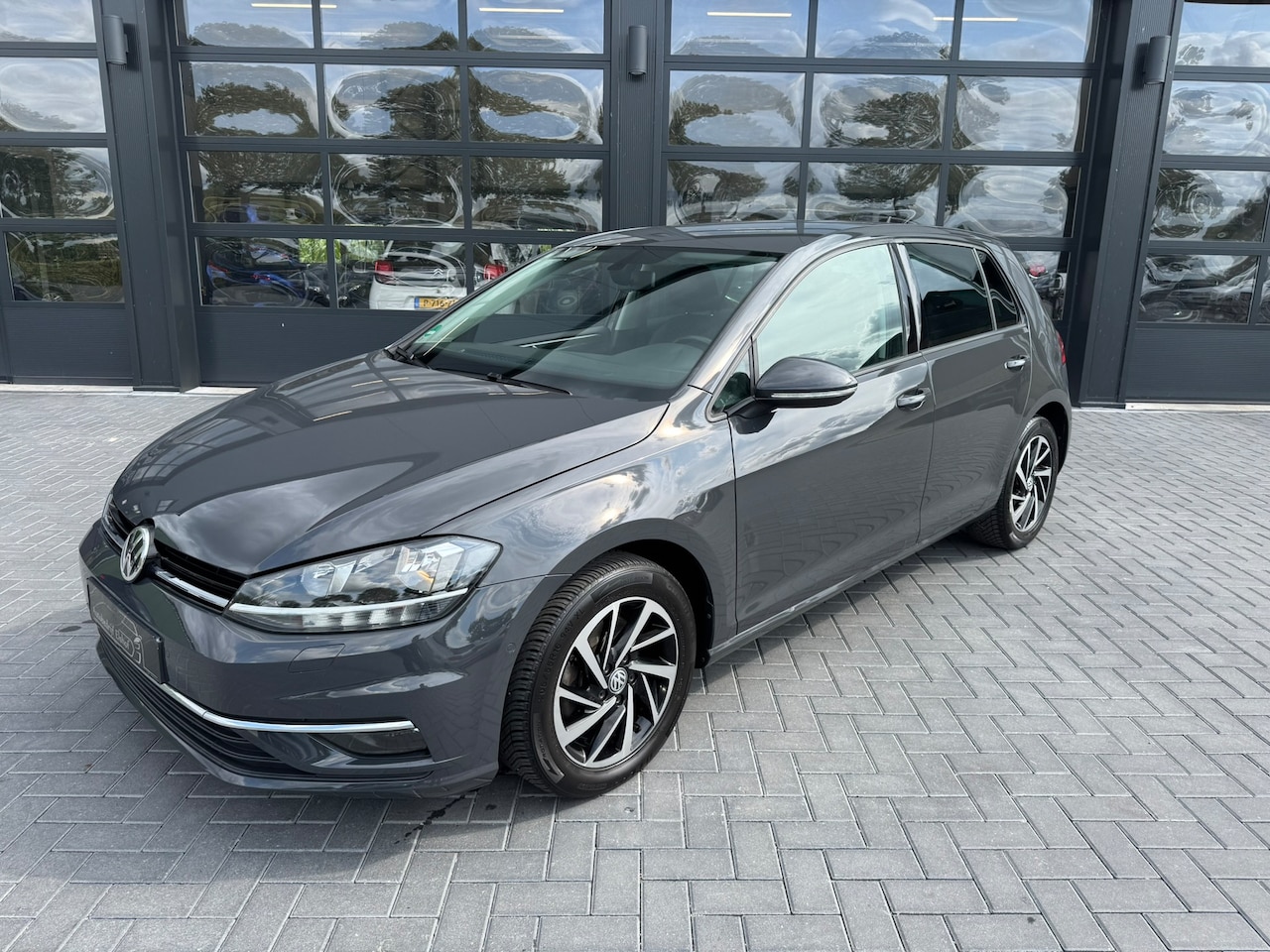 Volkswagen Golf - 1.5 TSI Automaat / Stoelverwarming - AutoWereld.nl