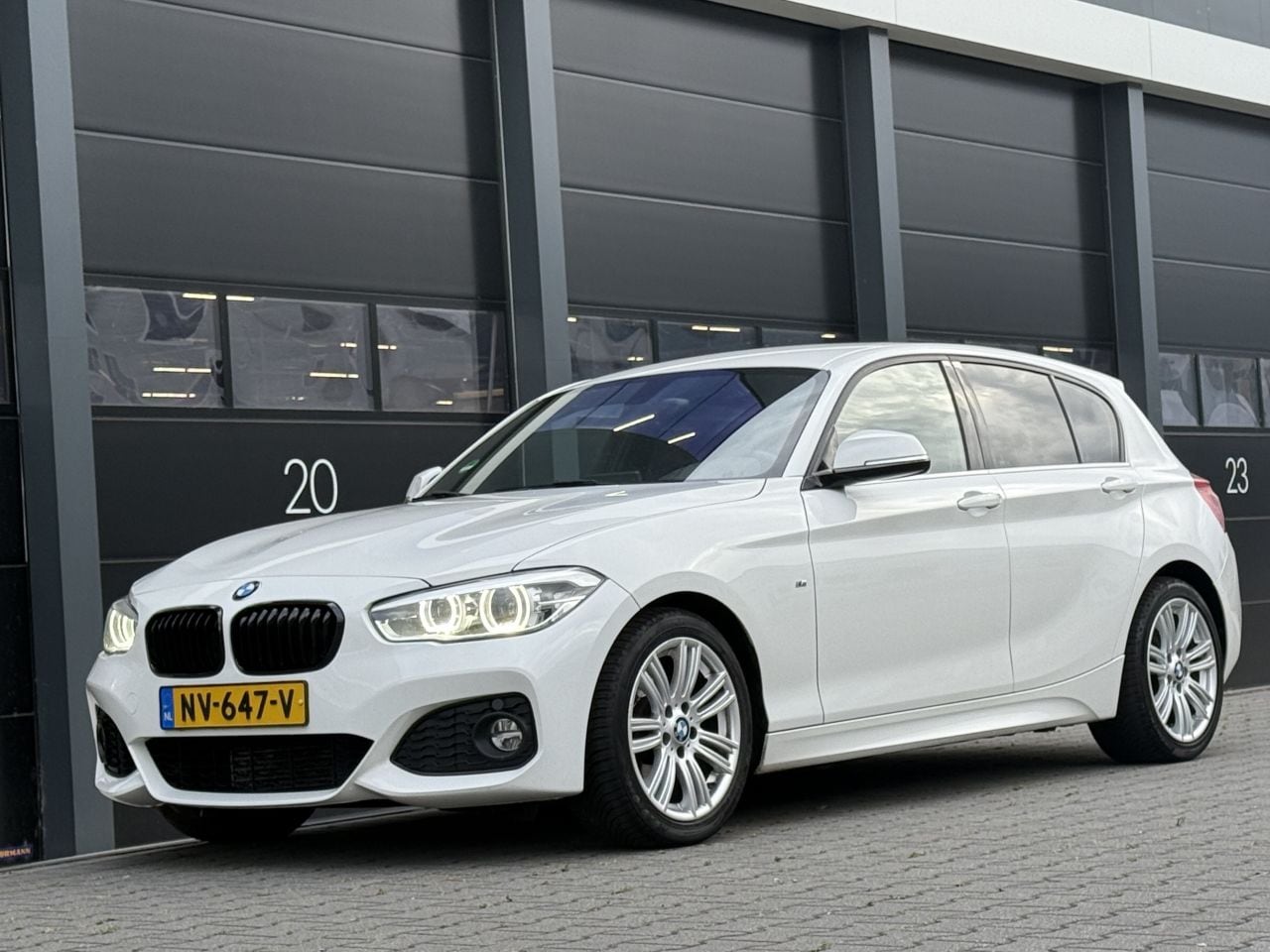 BMW 1-serie - 116d M-Pakket Leer Clima AUTOMAAT - AutoWereld.nl