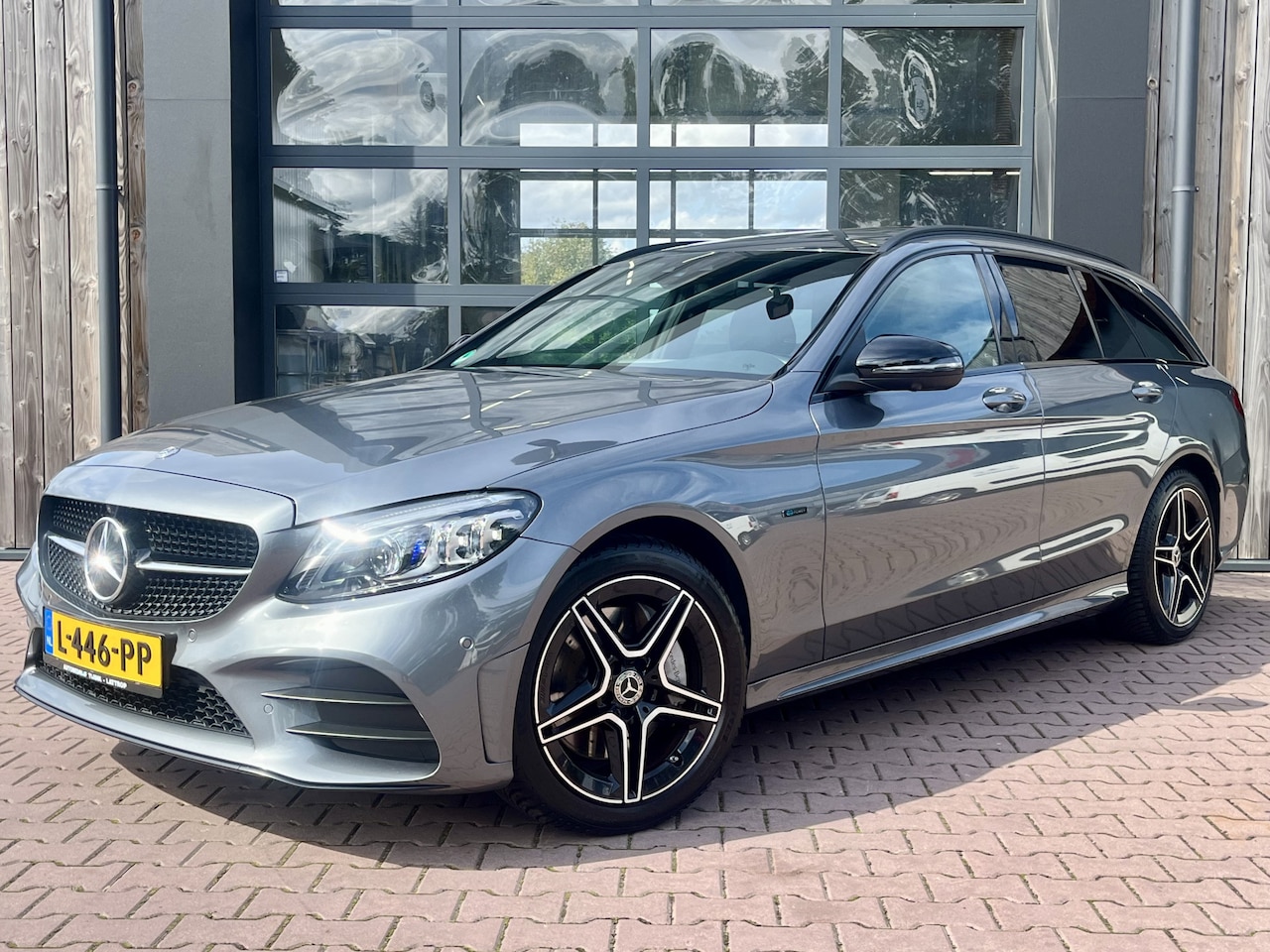 Mercedes-Benz C-klasse Estate - 300 e Business Plus Solution AMG Limited | Pano | Trekhaak | Multibeam | 360° camera | Led - AutoWereld.nl