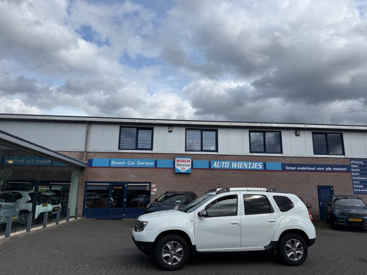 Dacia Duster - 1.2 TCe 92kw | 4x4 Lauréate | Airco | Cruise - AutoWereld.nl