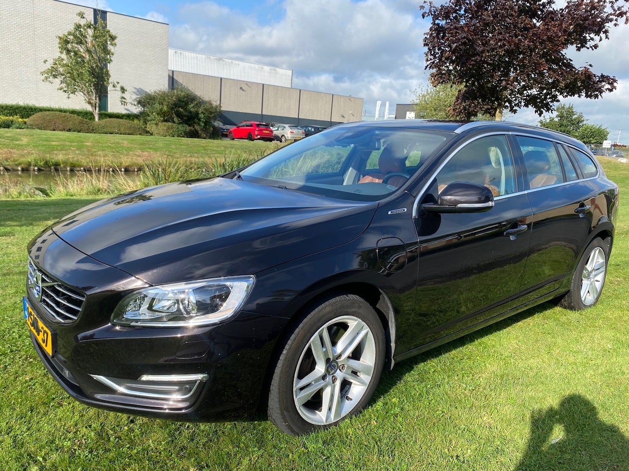 Volvo V60 - 2013 * 2.4 D6 AWD Plug-In Hybrid Summum * APK * TOP CAR - AutoWereld.nl