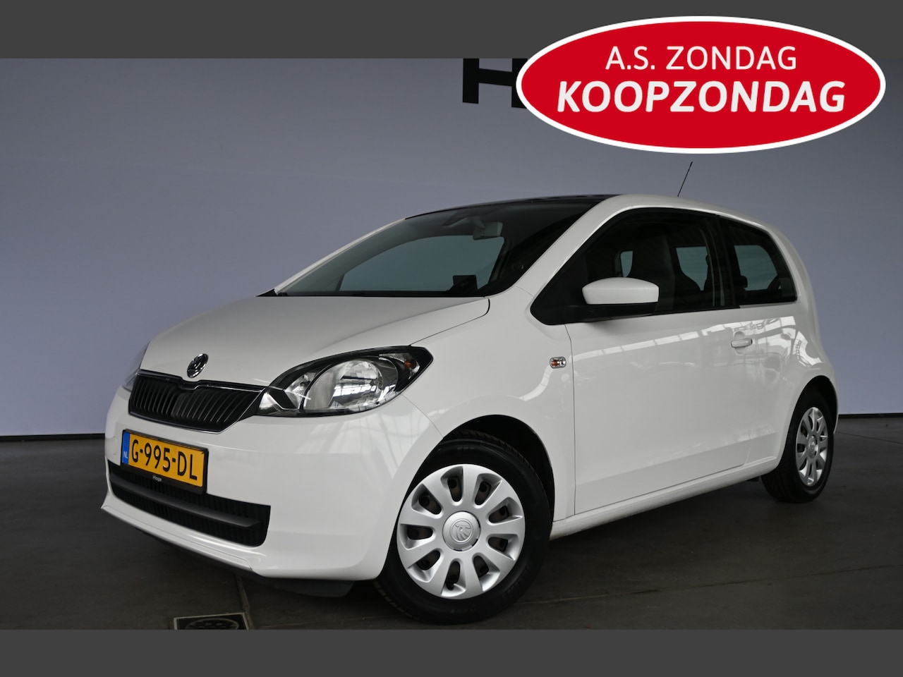 Skoda Citigo - 1.0 Greentech Tour Navigatie Airco Cruise control PDC Stoelverwarming 100% Onderhouden Inr - AutoWereld.nl