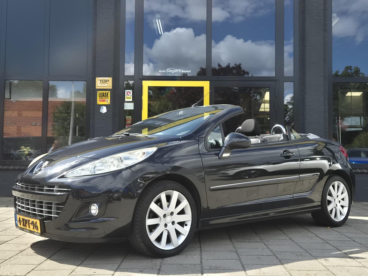 Peugeot 207 CC - 1.6 VTi Griffe Cabrio | Parkeer Camera | Climate Control | Navigatiesysteem - AutoWereld.nl