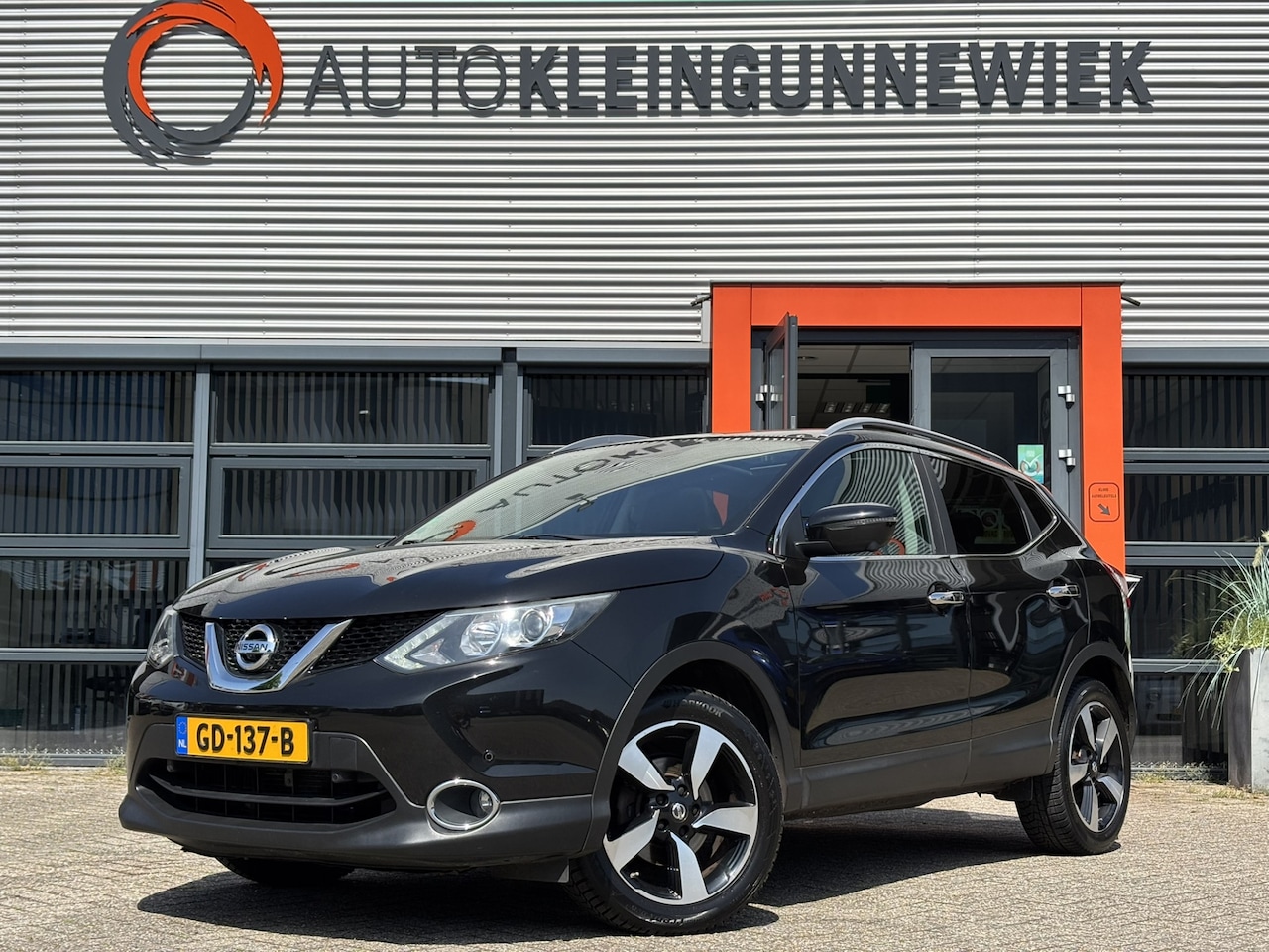 Nissan Qashqai - 1.2 Connect Edition / Panoramadak / Trekhaak / Automaat / Navi / 360 Camera / - AutoWereld.nl