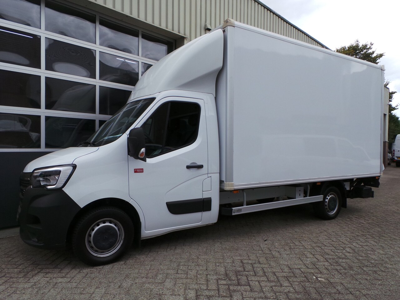 Renault Master - T35 2.3 dCi Bakwagen+laadklep airco,cruise,3 persoons NAP L420cm B213cm H230cm Dhollandia - AutoWereld.nl