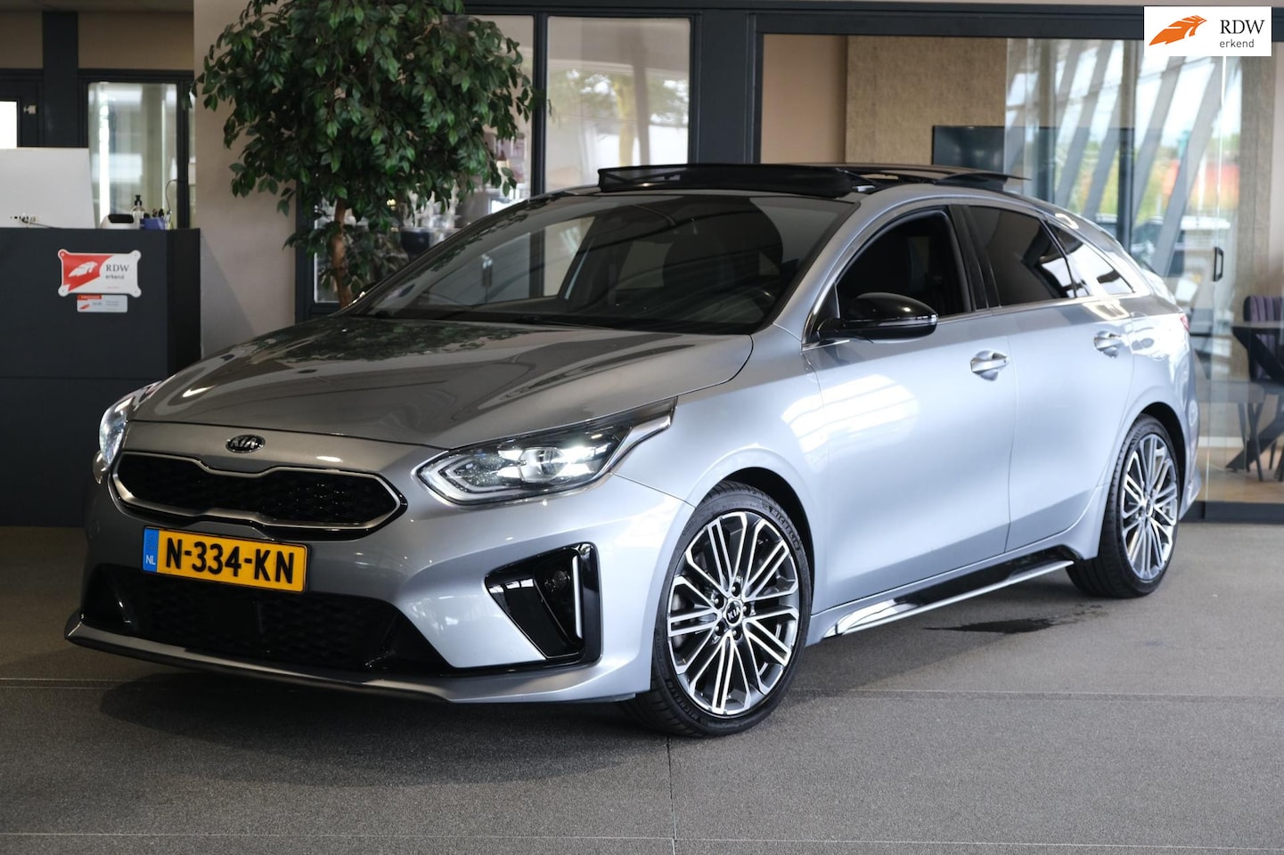 Kia Pro cee'd - 1.5 T-GDI GT-PlusLine Pano Virtual Led Leder Cam Pdc - AutoWereld.nl