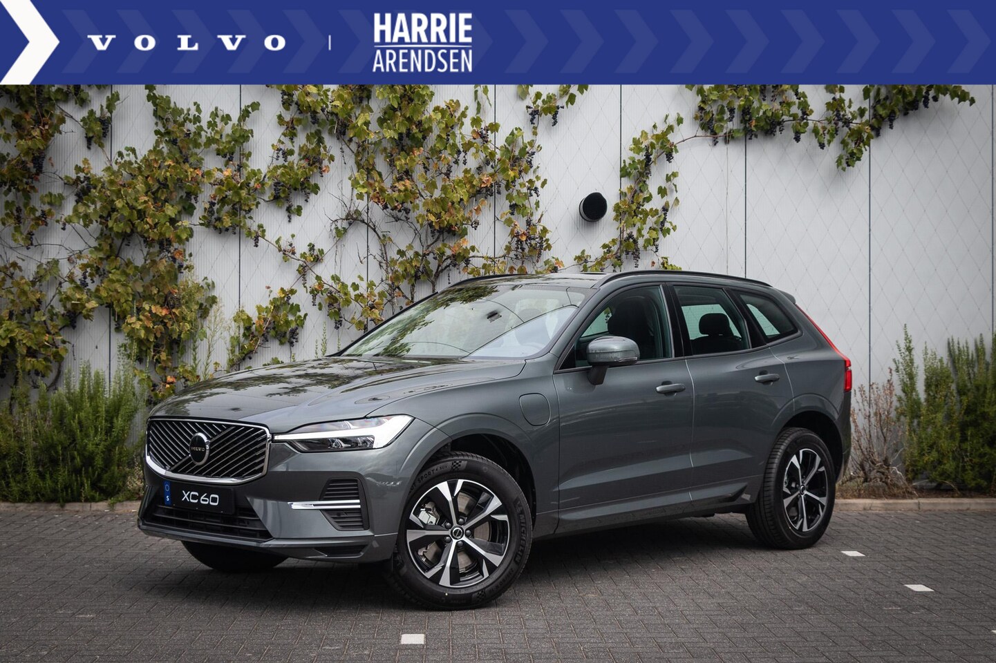 Volvo XC60 - 2.0 T6 Plug-in hybrid AWD Essential | Adaptieve Cruise Control | BLIS Dodehoek Detectie | - AutoWereld.nl