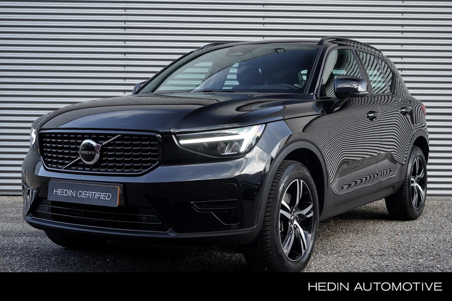 Volvo XC40 - B4 Plus Dark | Adaptive Cruise | BLIS | Trekhaak (2000KG)| Stoel/Stuur/Voorruitverwarming - AutoWereld.nl