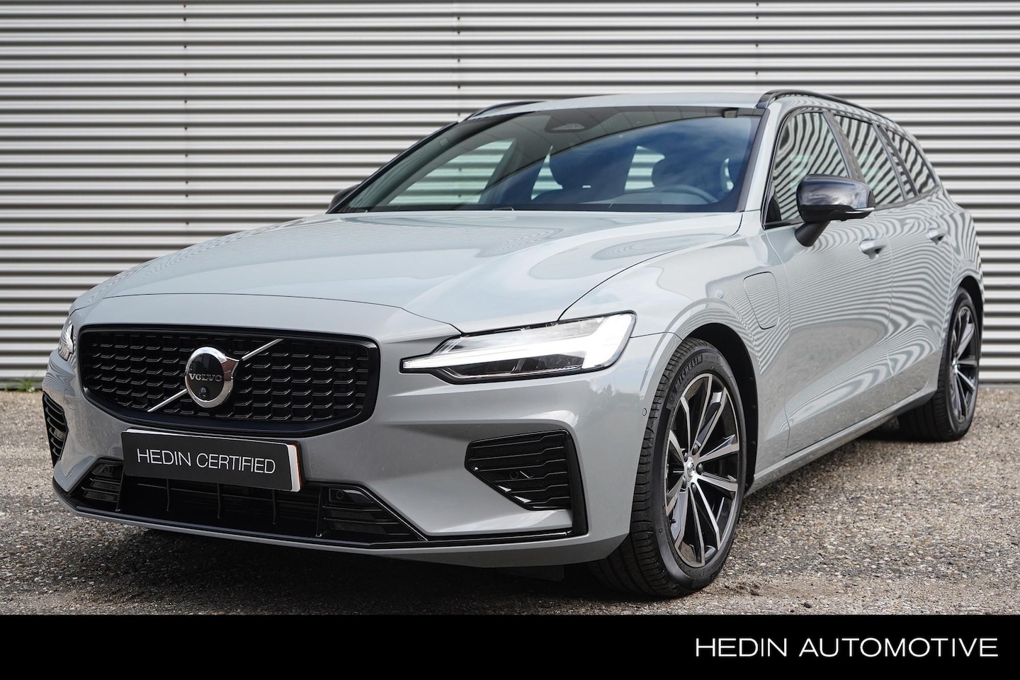Volvo V60 - T6 Plug-in hybrid AWD Plus Dark | Adaptive Cruise | BLIS | 360 Camera | Trekhaak | Stoel/S - AutoWereld.nl