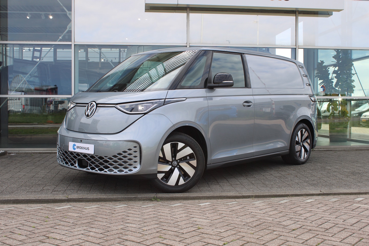 Volkswagen ID. Buzz Cargo - Commercial vehicles Volkswagen | 79 kWh | 286 pk | Trekhaak | Achterklep | 360° camera | I - AutoWereld.nl