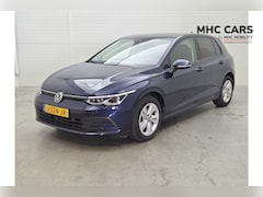 Volkswagen Golf - 1.5 TSI Life Business | Elektrische stoelen | Clima | Getint glas | trekhaak |