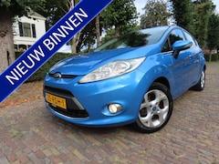 Ford Fiesta - 1.6 Titanium 120 PK Ecc Cruisecontrol Apple Carplay Navigatie Xenon Pdc 5 Drs Lm Velgen Tr