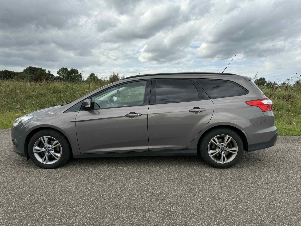 Ford Focus Wagon - 1.0 EcoBoost Trend incl apk en garantie ! - AutoWereld.nl