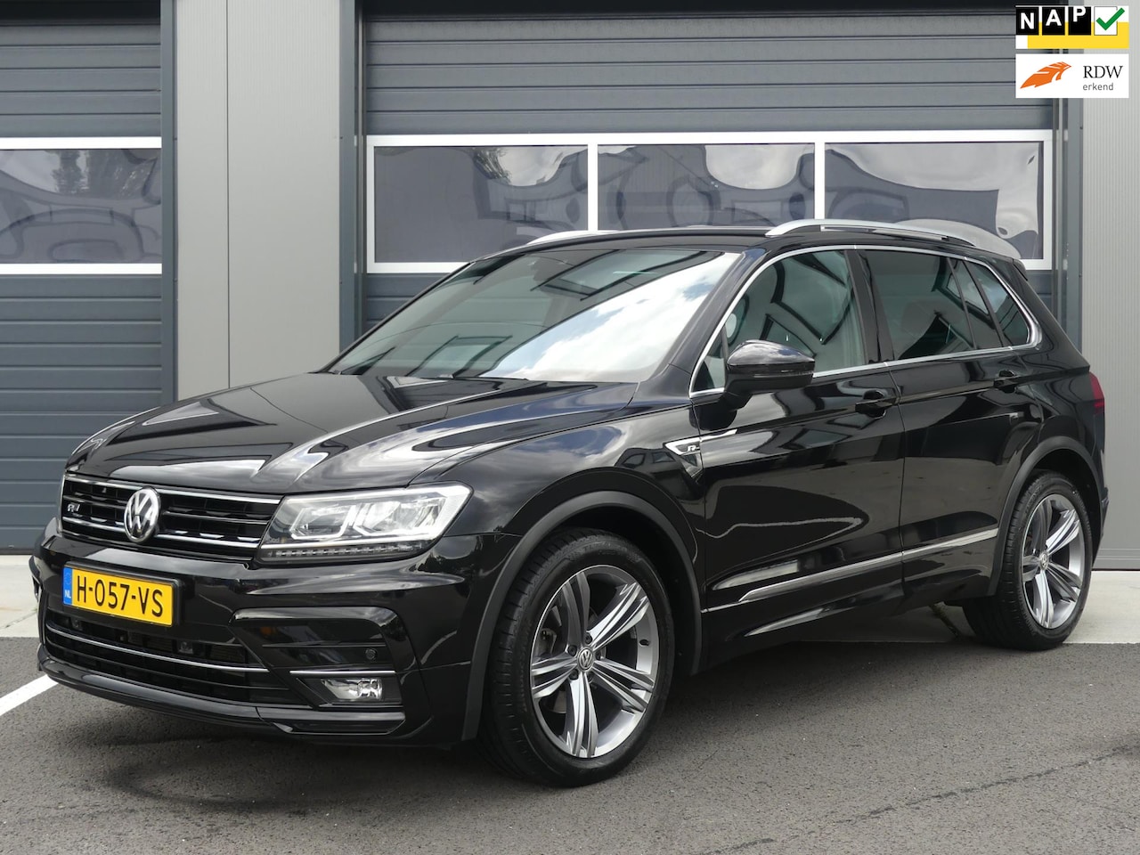 Volkswagen Tiguan - 1.5 TSI R-line ACT DSG / Automaat Navigatie Groot Navi Digital Dashboard Xenon Adapt. Crui - AutoWereld.nl