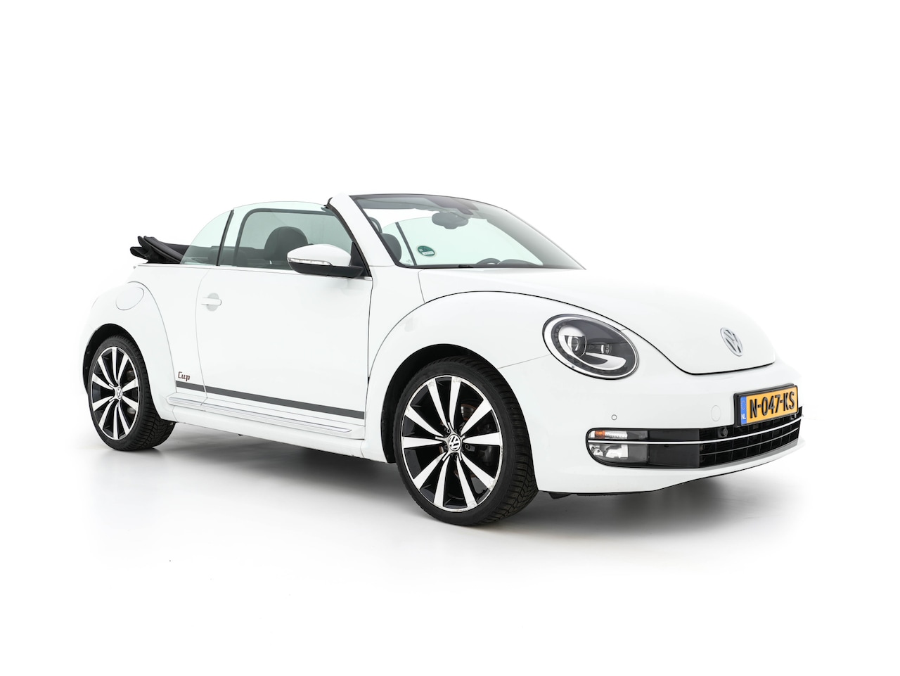 Volkswagen Beetle Cabriolet - 1.6 TDI Design Cup Aut. *LUXURY-LEATHER | FENDER-AUDIO | CARPLAY | COMFORT-SEATS | HEATED- - AutoWereld.nl
