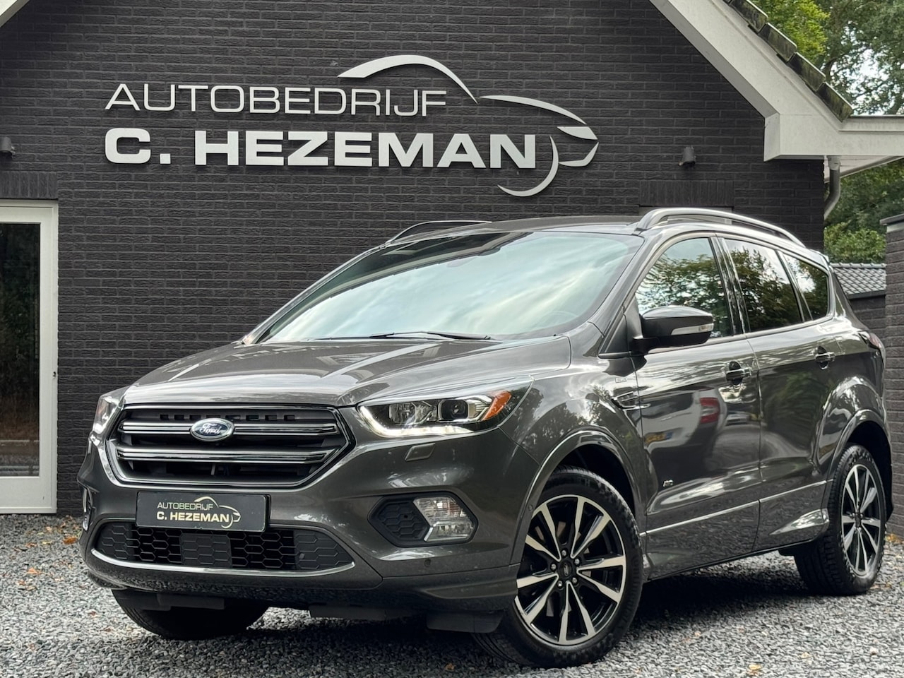 Ford Kuga - 1.5 184PK 4WD ST Line 1e eigenaar Automaat Alcantara Navigatie elektrische trekhaak - AutoWereld.nl