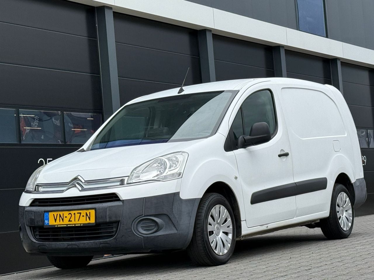 Citroën Berlingo XL - 1.6 e-HDI H1-L2 Navi 3-PERS * MARGE * - AutoWereld.nl