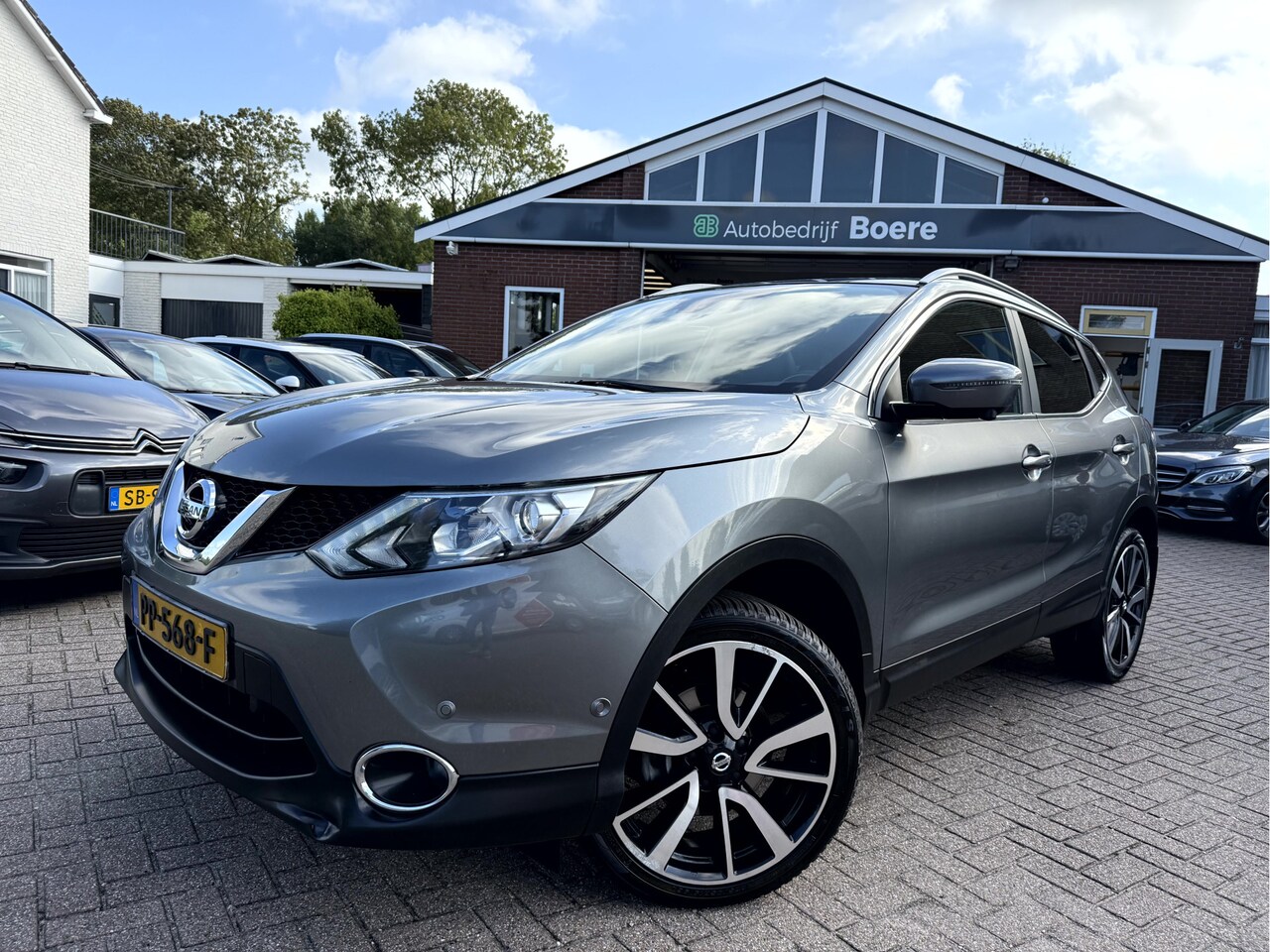 Nissan Qashqai - 1.2 Tekna + Panoramadak, Trekhaak, 360 Camera - AutoWereld.nl