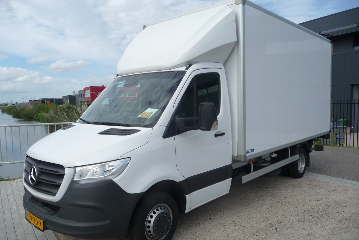 Mercedes-Benz Sprinter - 515 CDI 432 bak en laadklep autm zijdeur, trekhaak - AutoWereld.nl
