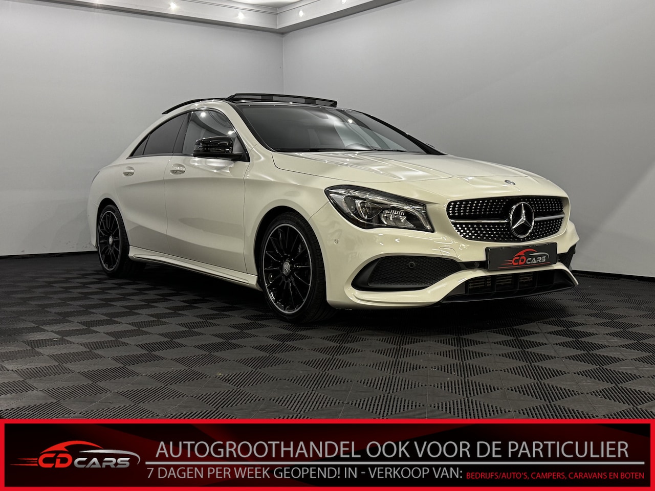 Mercedes-Benz CLA-Klasse - 180 Prestige AMG Line Pano, Half leder, Navi, Parkeersensoren, Keyless start, Clima, Sfeer - AutoWereld.nl
