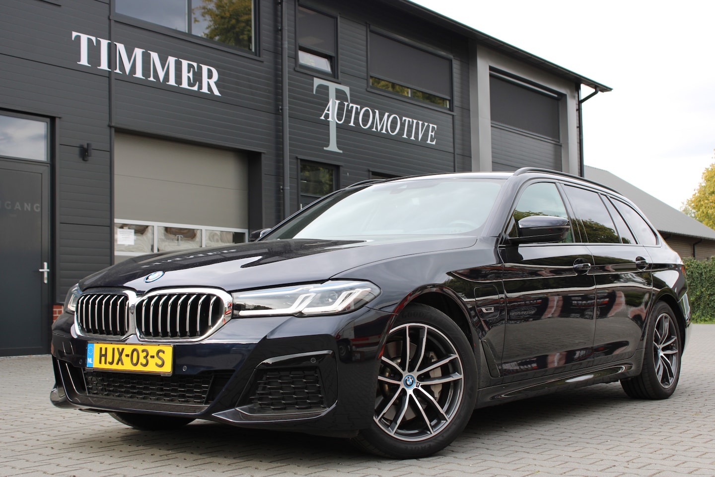 BMW 5-serie Touring - 530e x-Drive High Executive M-Sport Laser light - Panoramadak - Trekhaak - Apple Carpay - - AutoWereld.nl