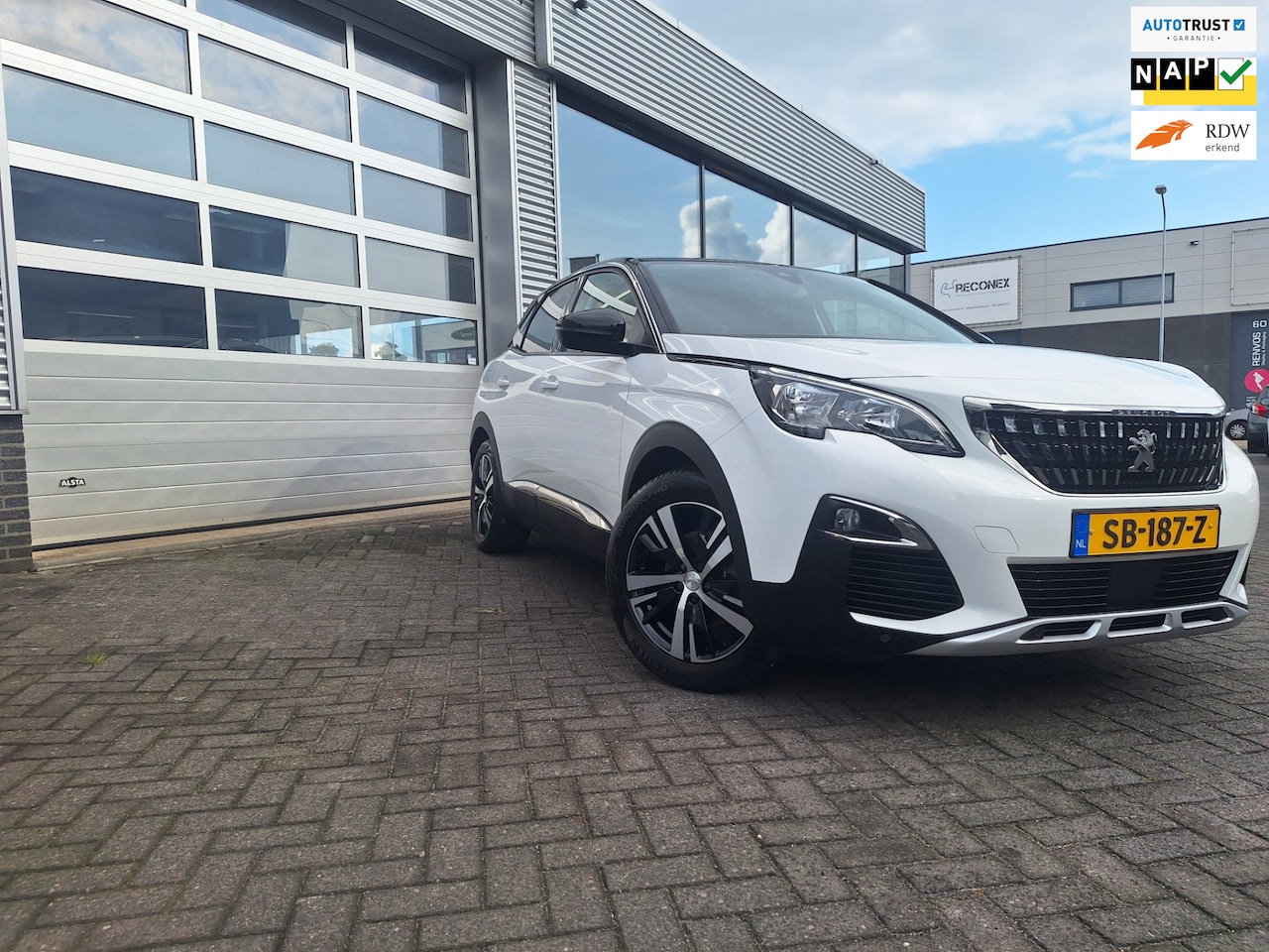 Peugeot 3008 - 1.2 PureTech Allure*Navigatie Appel car play*Pdc v/a*Cruise*Trekhaak*Topstaat!! Enz - AutoWereld.nl