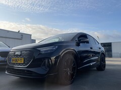Audi Q4 Sportback e-tron - 40 Launch edition S Competition 77 kWh | Black on Black | Trehaak wegklapbaar | Meer foto'