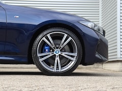 BMW 3-serie Touring - 330e xDrive | M sportpakket Pro| Trekhaak | Driving Ass. Prof | Panodak | Innovation Pack