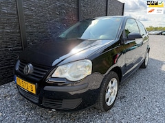 Volkswagen Polo - 1.2 Trendline Airco, Met nieuwe APk Distrib Vervangen Goed onderhouden