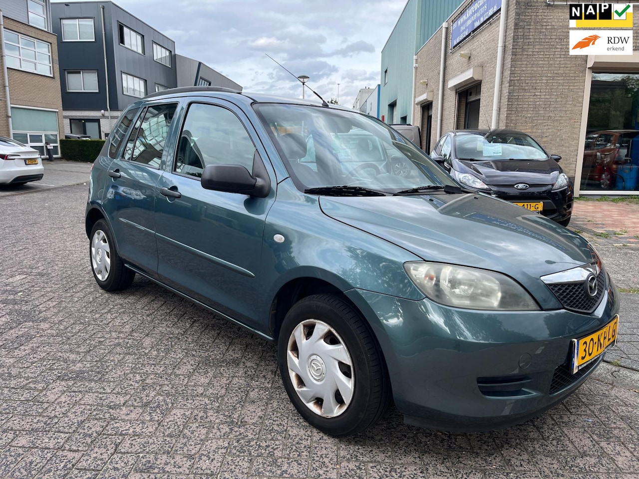 MAZDA 2