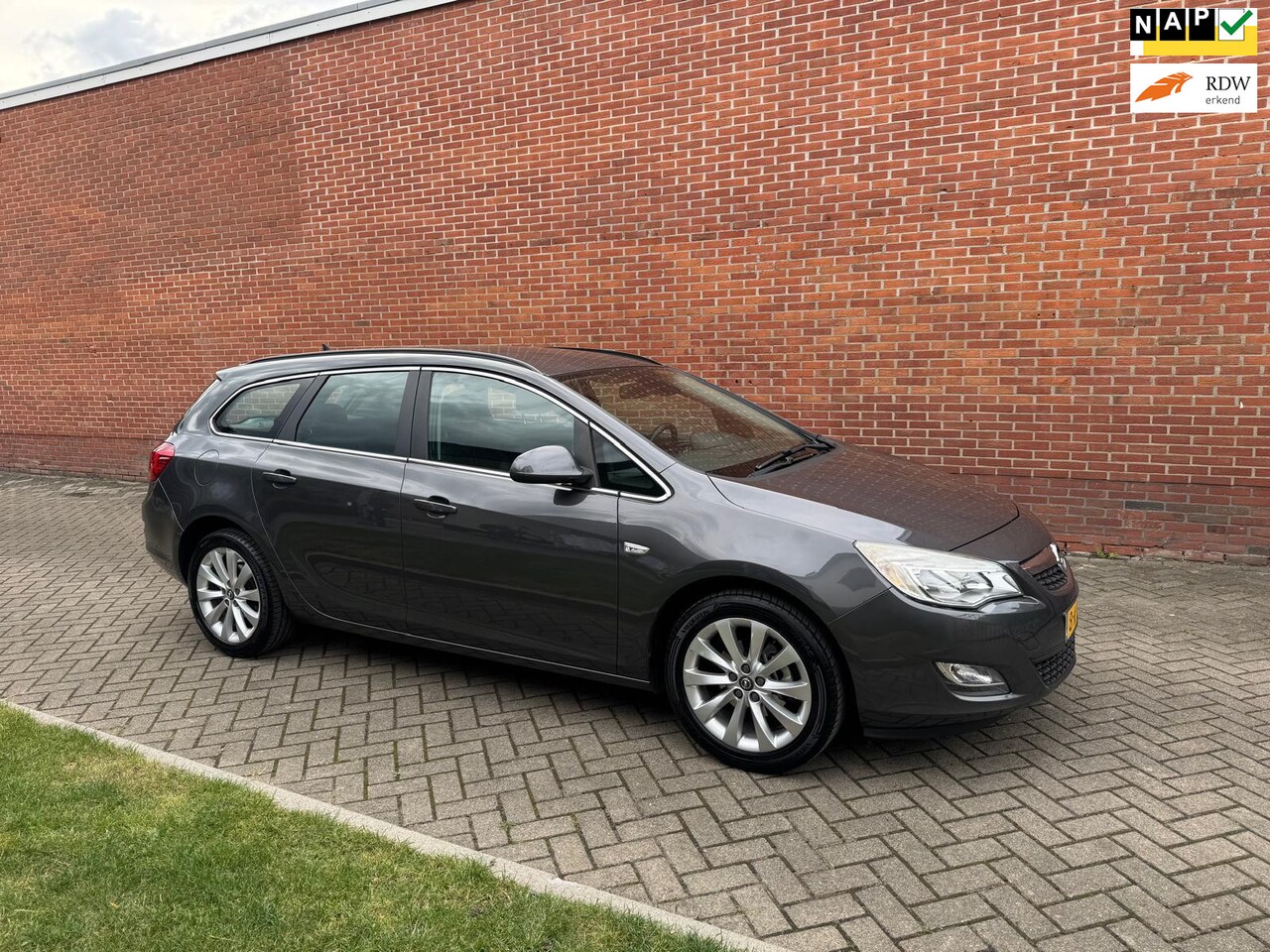 Opel Astra Sports Tourer - 1.4 Anniversary Edition Navi Cruise Clima - AutoWereld.nl