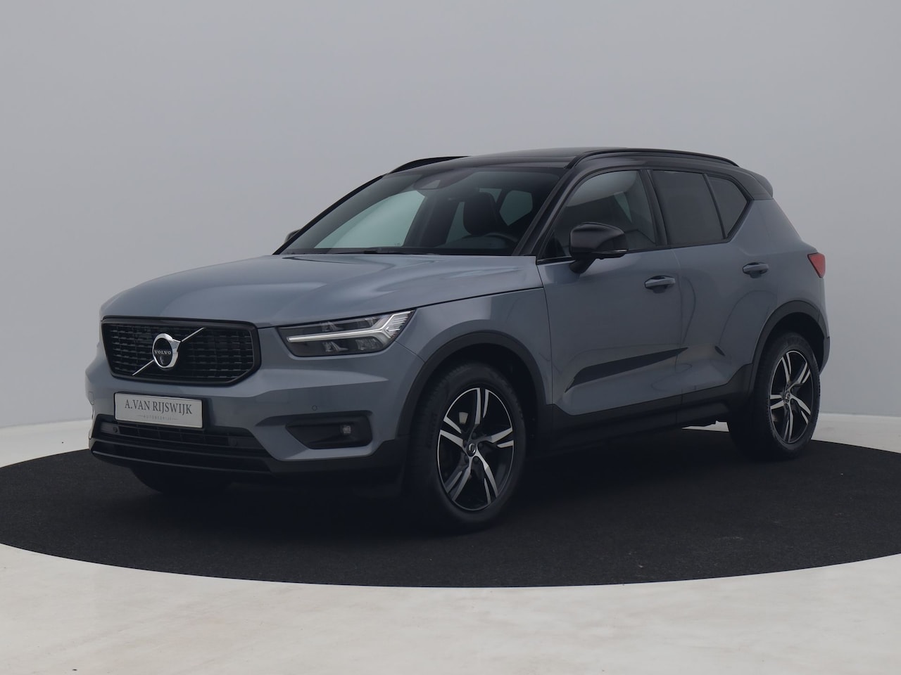 Volvo XC40 - 1.5 T3 R-Design | PANO | 360° | H&K | KEYLESS | STOELVERWARMING - AutoWereld.nl