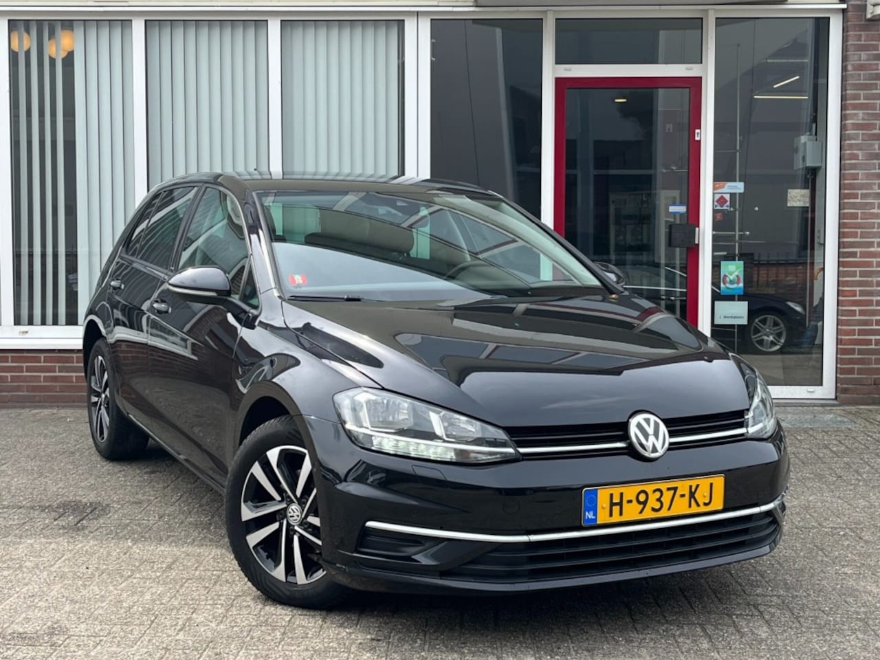 Volkswagen Golf - 1.0 TSI Highline I Carplay I Adapt. Cruise I Navi I Stoelverw. - AutoWereld.nl