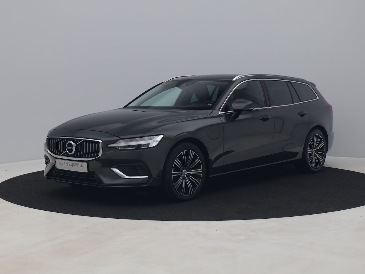 Volvo V60 - 2.0 T8 Recharge AWD Inscription | CARPLAY | H&K | MEMORY | STOELVERWARMING - AutoWereld.nl