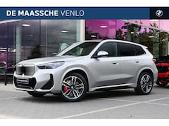 BMW iX1 - eDrive20 M Sport / Trekhaak / Sportstoelen / Achteruitrijcamera / Adaptieve LED / M Adapti