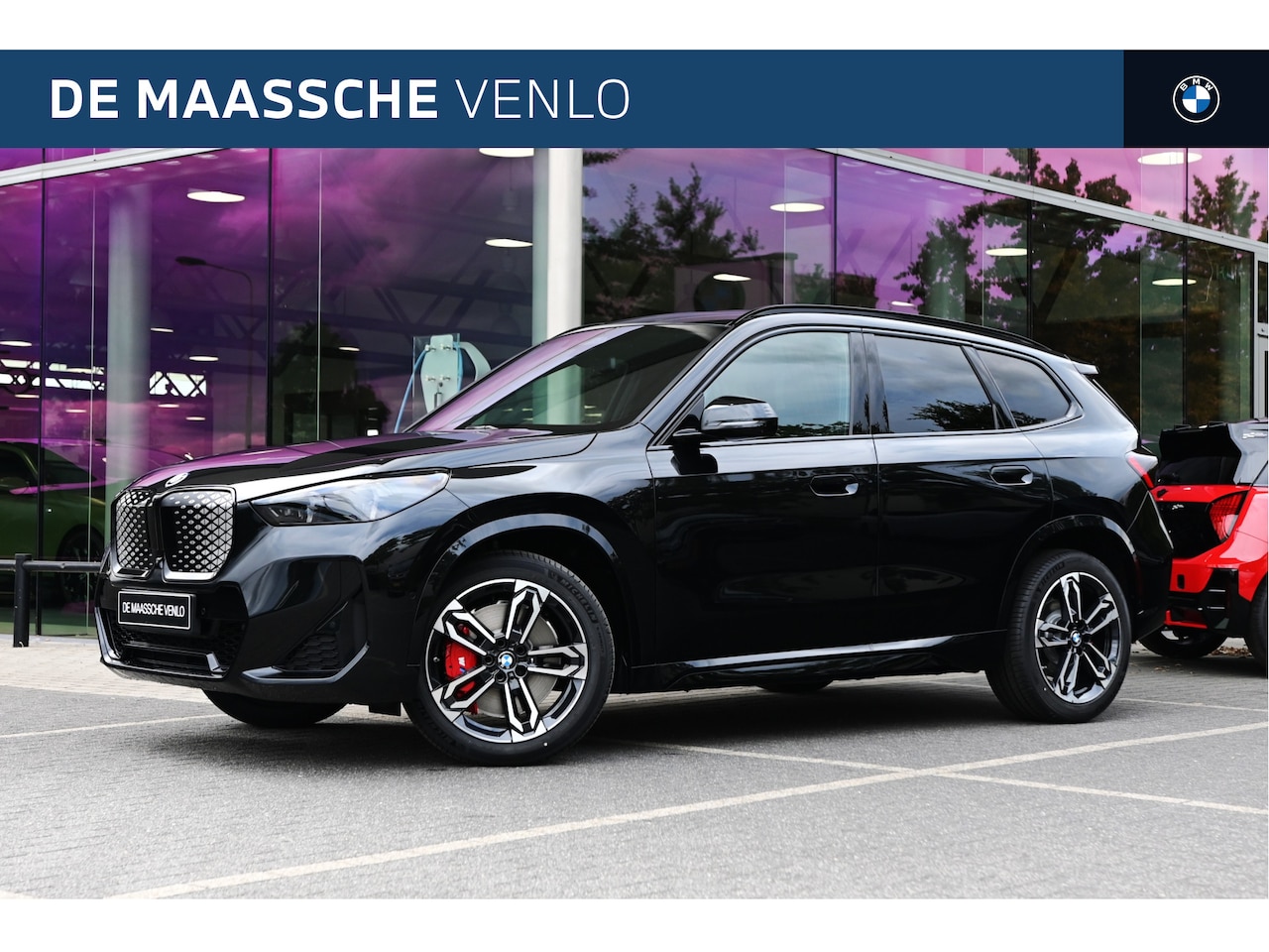 BMW iX1 - eDrive20 M Sport / Panoramadak / Trekhaak / Sportstoelen / Achteruitrijcamera / M Adaptief - AutoWereld.nl
